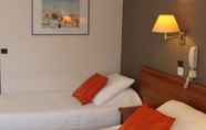 Bedroom 6 Brit Hotel Le Cygne