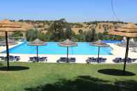 Swimming Pool Hotel O Gato