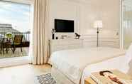 Bedroom 4 Grand Hotel du Palais Royal
