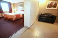 ห้องนอน Travel Inn & Suites