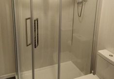 In-room Bathroom 2 Ladyknowe Apartment
