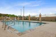 Swimming Pool Best Western Plus Pleasanton Hotel