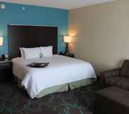 Bedroom 2 Hampton Inn by Hilton Winnipeg Airport/Polo Park