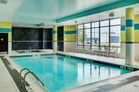 Kolam Renang Hampton Inn by Hilton Winnipeg Airport/Polo Park