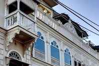 Exterior Palace on Ganges