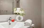 In-room Bathroom 5 Appart'City Classic Marseille Euromed