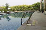 Kolam Renang Courtyard by Marriott Kochi Airport