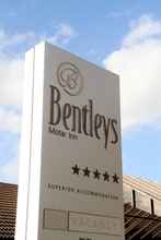 Bangunan 4 Bentleys Motor Inn