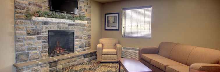 Lobi Cobblestone Inn & Suites - Harvey