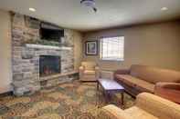 Lobi Cobblestone Inn & Suites - Harvey