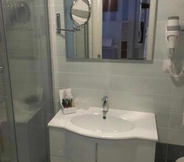 In-room Bathroom 3 Sidari Beach Hotel