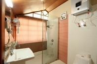 Phòng tắm bên trong Hotel Mongas