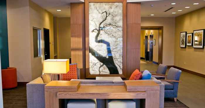 Lobby Hyatt Place Pensacola Airport