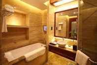 In-room Bathroom Ramada Plaza by Wyndham Xishuangbanna South