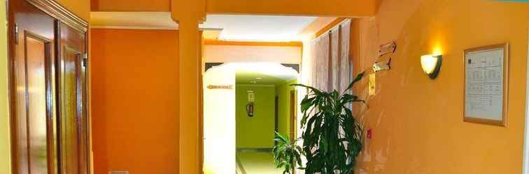 Lobby Hostal Valdepeñas by Bossh Hotels