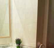 In-room Bathroom 4 Hostal Valdepeñas by Bossh Hotels