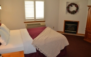 Bedroom 2 Anaco Bay Inn