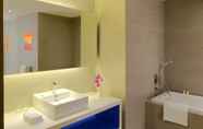 In-room Bathroom 3 Park Inn By Radisson Davao