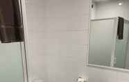 In-room Bathroom 6 Broome Time Resort
