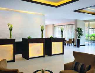 Lobi 2 Movenpick Hotel Apartments Al Mamzar Dubai