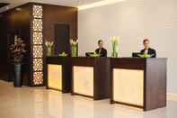 Lobby Movenpick Hotel Apartments Al Mamzar Dubai