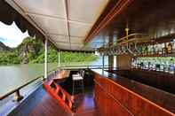 Bar, Kafe dan Lounge Paradise Peak Cruise