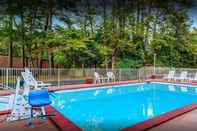 Swimming Pool Red Roof Inn Williamsburg