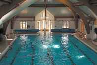 Swimming Pool Treacy's Hotel