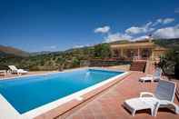 Swimming Pool Il Poggio Luxury Country Resort