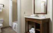 Toilet Kamar 2 Bird in Hand Family Inn