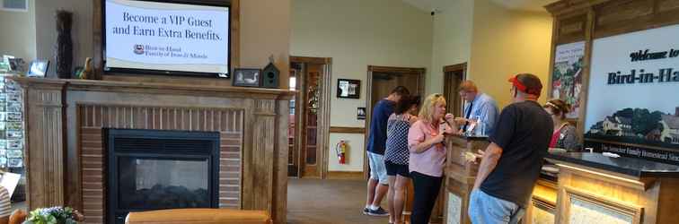 Lobby Bird in Hand Family Inn