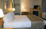 Bedroom 4 Boarders Inn & Suites by Cobblestone Hotels - Wautoma