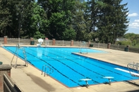 Swimming Pool Bertram Inn at Glenmoor