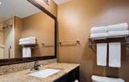 Phòng tắm bên trong 4 Best Western Plus College Park Hotel