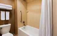 Phòng tắm bên trong 5 Best Western Plus College Park Hotel