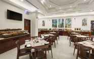 Restaurant 4 Ramada by Wyndham Beach Hotel Ajman