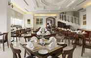 Restaurant 2 Ramada by Wyndham Beach Hotel Ajman