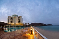 สระว่ายน้ำ Oceanic Khorfakkan Resort And Spa