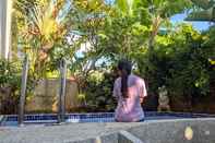 Kolam Renang Howard Villa