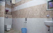 Toilet Kamar 2 MD 9 Star Hotel