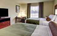 Bedroom 2 Cobblestone Inn & Suites - Bottineau