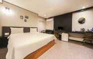 Kamar Tidur 5 Elysee Hotel