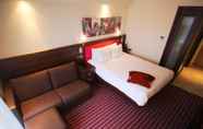 Bedroom 7 Hampton by Hilton Exeter Airport