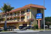 Exterior Cloud 9 Inn LAX