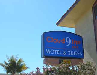 Bên ngoài 2 Cloud 9 Inn LAX