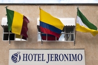 Bên ngoài Hotel Jeronimo