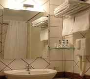 Toilet Kamar 6 Aitheron Hotel Air Park