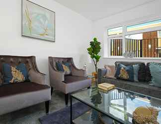 Lobi 2 St Martins House Luxury Apts. Ruislip