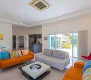 Ruang untuk Umum 2 Tropical 4 Bedroom Pool Villa L21