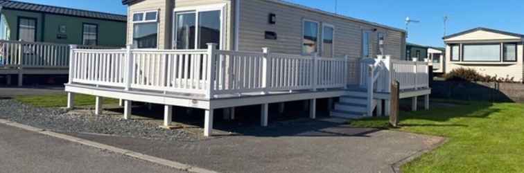 Exterior Bay View 37 Oceans Edge by PRL Lodge Hire